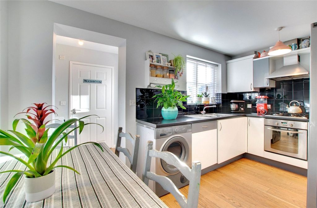 Property photo 3 of 12 Dining Kitchen