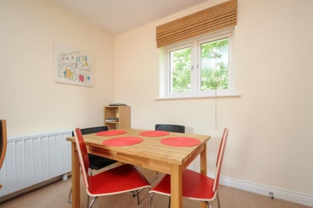 2 bed flat for saleThames View, Abingdon OX14 photo 5