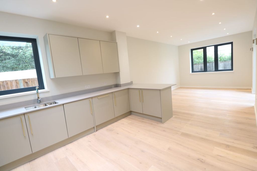 Property photo 3 of 13 Gallery