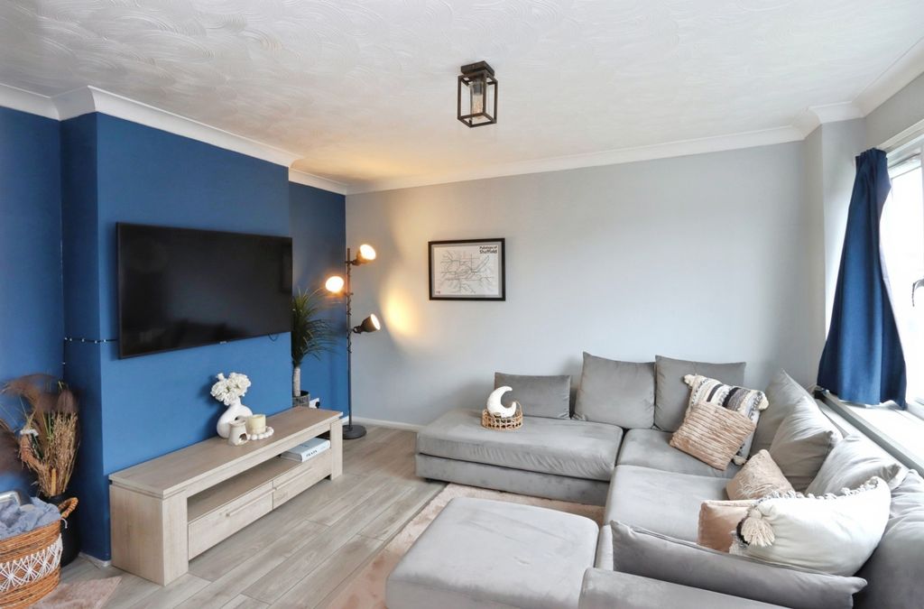 Property photo 2 of 20 Pbox-Img.Jpg