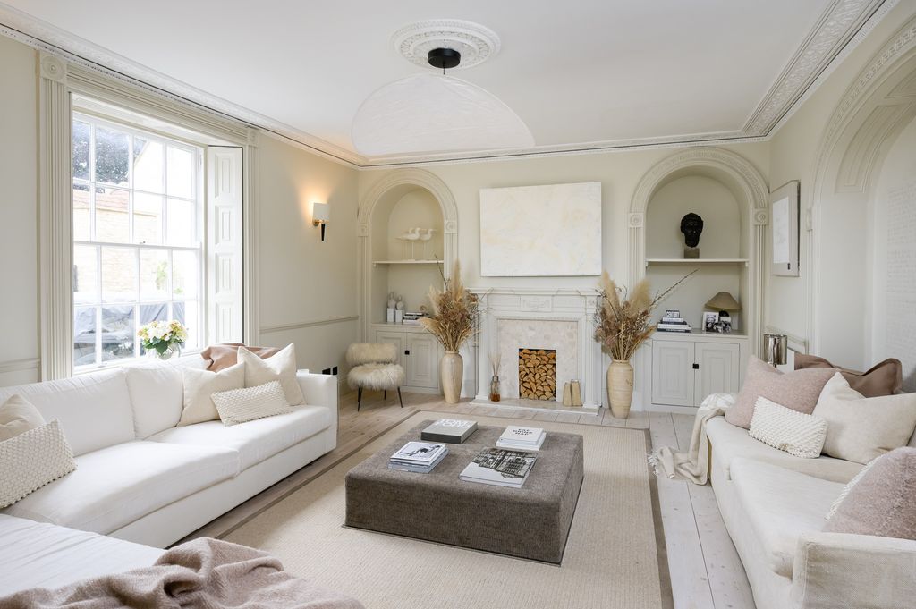 Property photo 3 of 20 Drawing Room