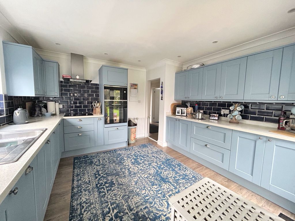 Property photo 2 of 24