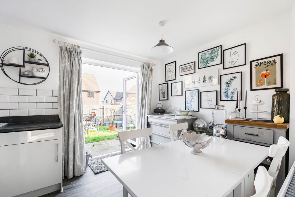 Property photo 3 of 18 7_76421