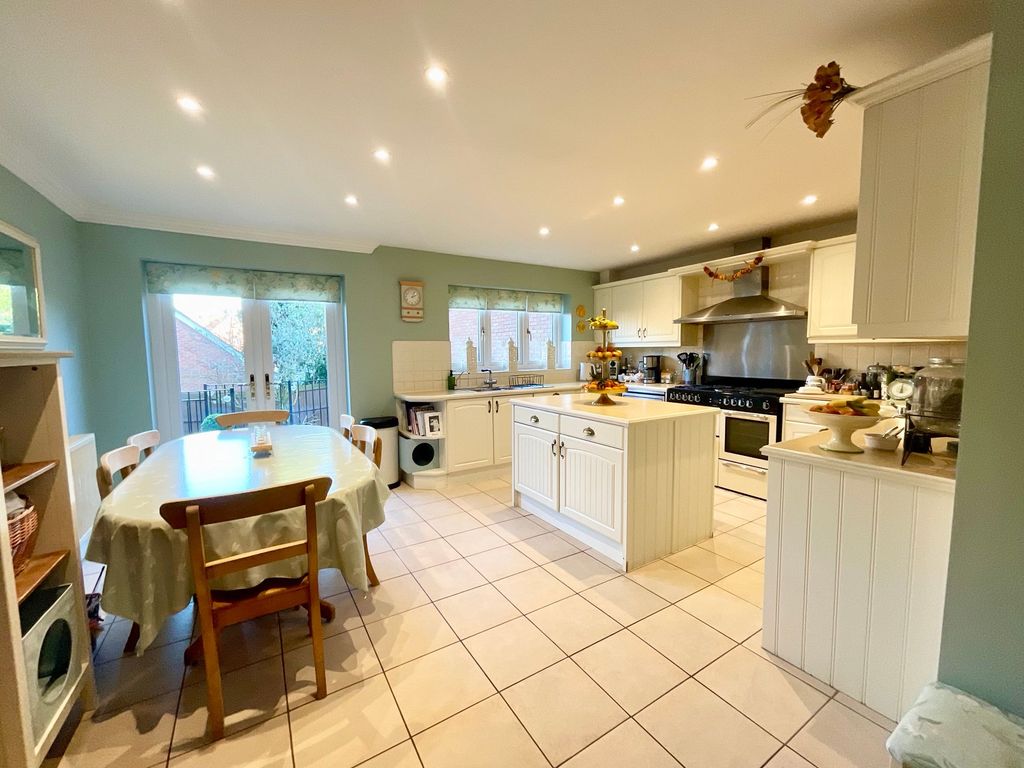 Property photo 2 of 26