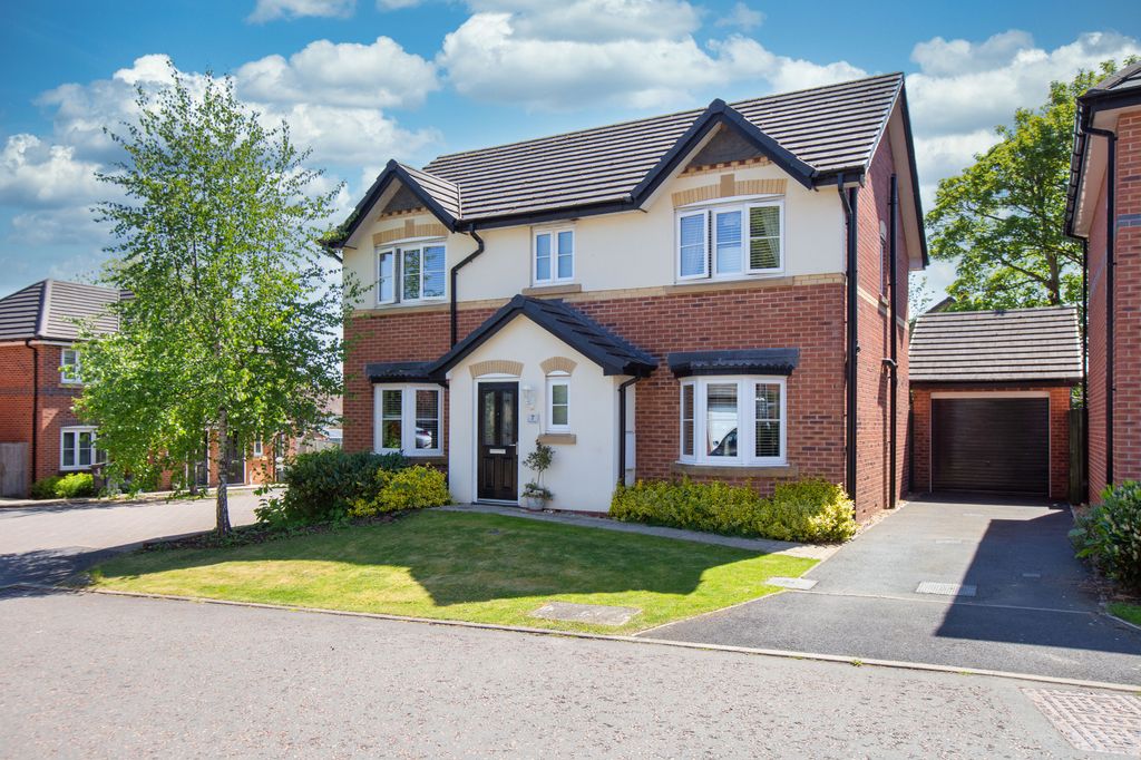 Property photo 1 of 32