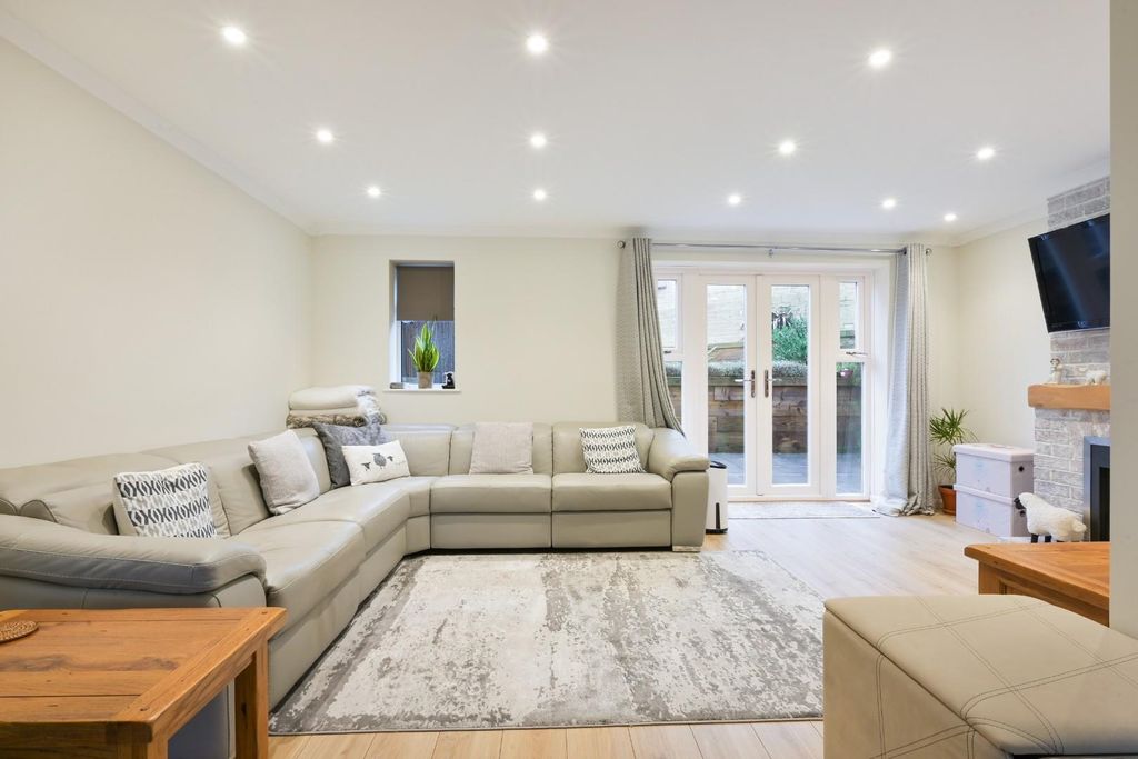 Property photo 3 of 14 Lambert Road