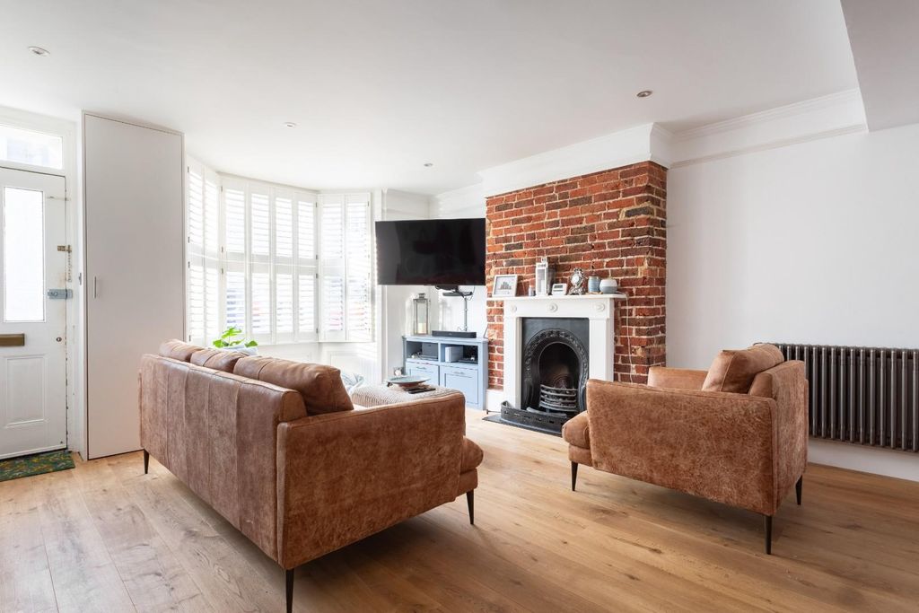 Property photo 3 of 24 Temple Street-13.Jpg
