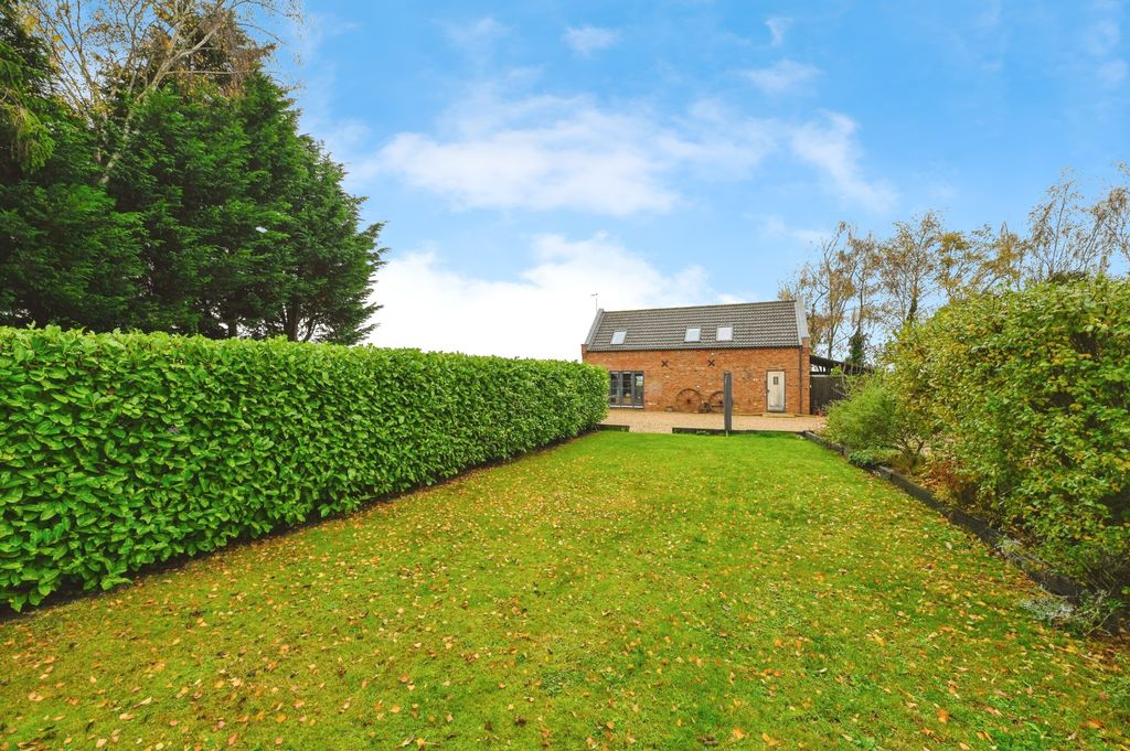 Property photo 3 of 20 L037