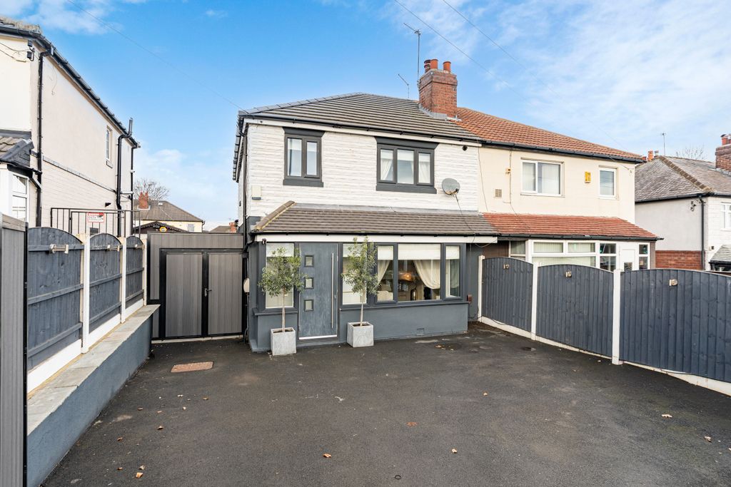 Property photo 1 of 32 Yorkroad4