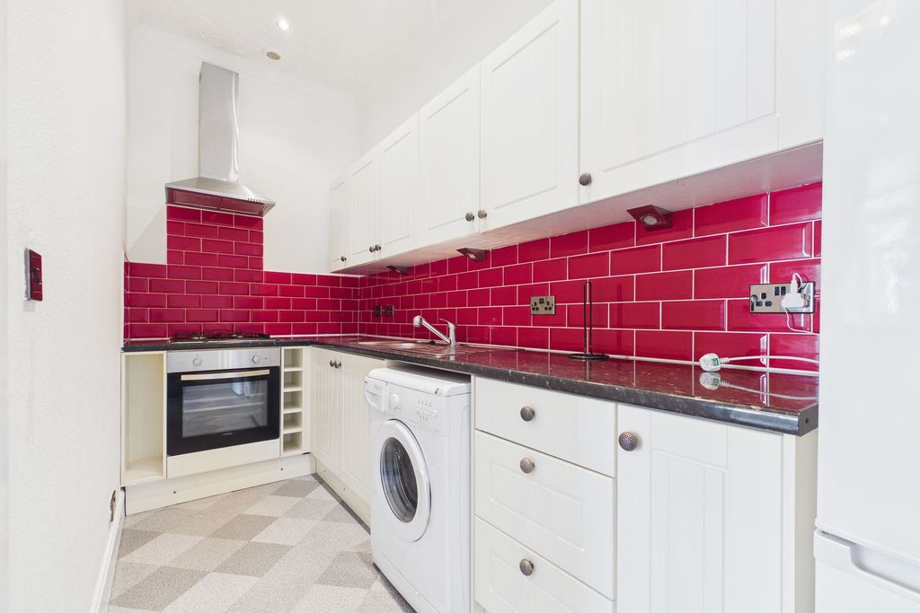 Property photo 3 of 8 Kitchen