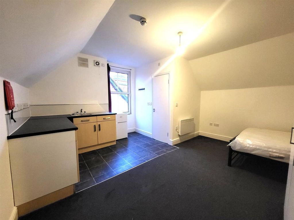 Property photo 2 of 8 Studio Pic 1