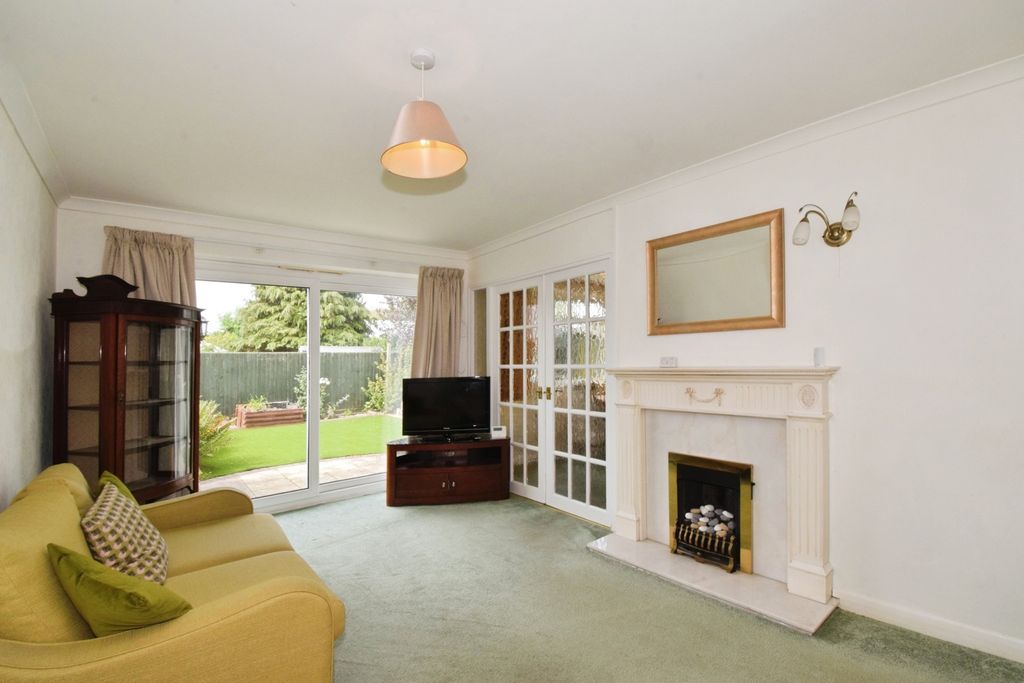 Property photo 2 of 17 Lounge