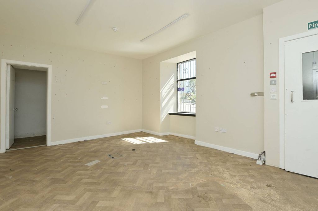 Property photo 3 of 26