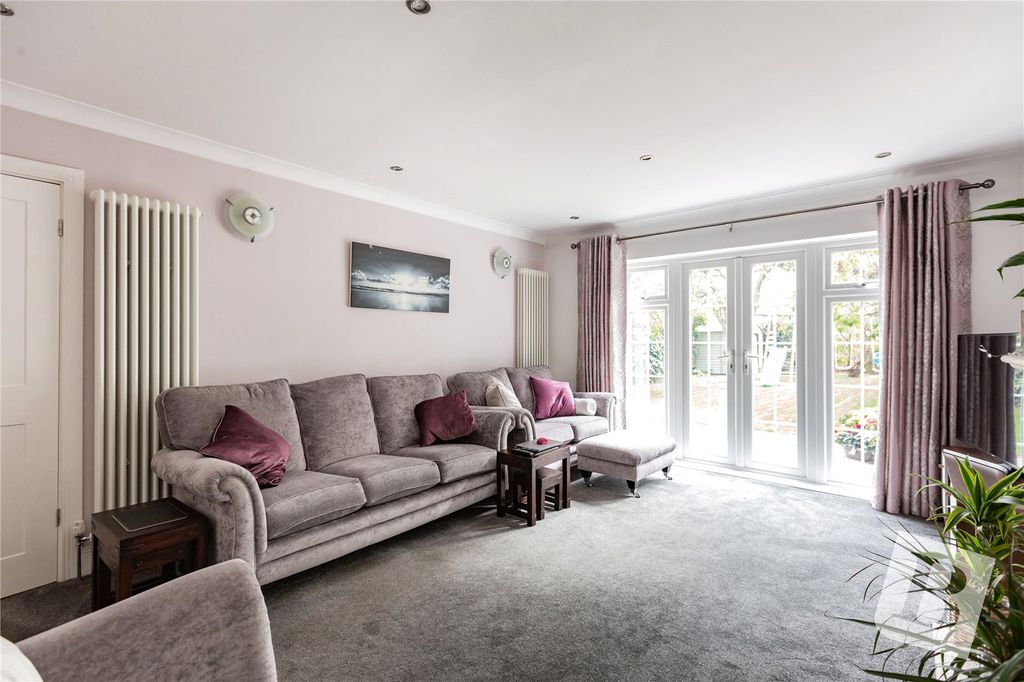 Property photo 3 of 25 Living Room