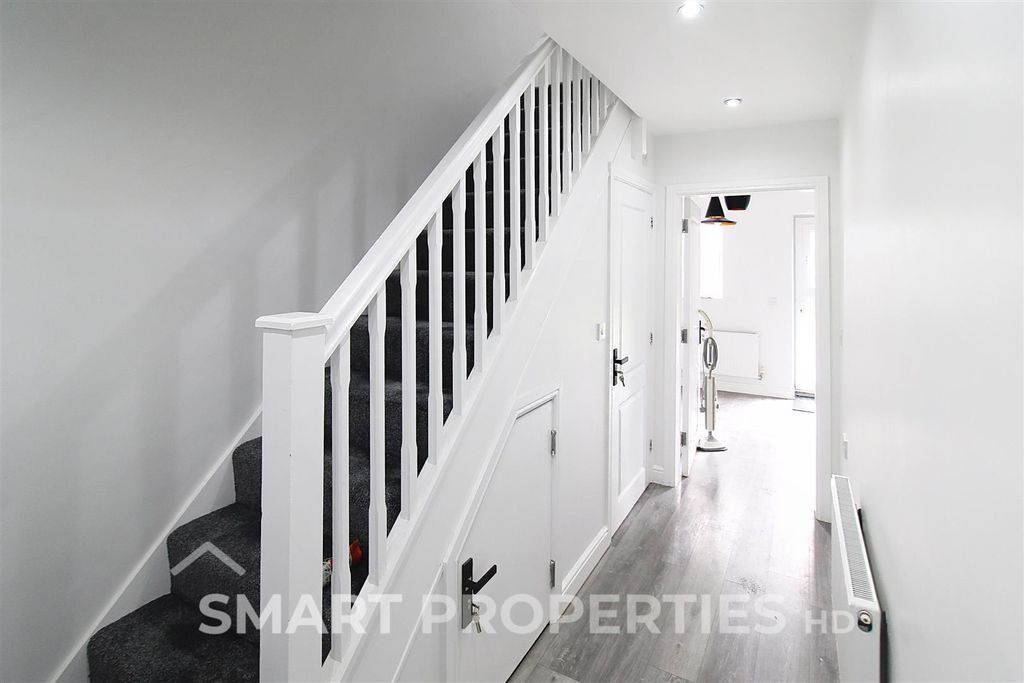 Property photo 3 of 20 Hallway