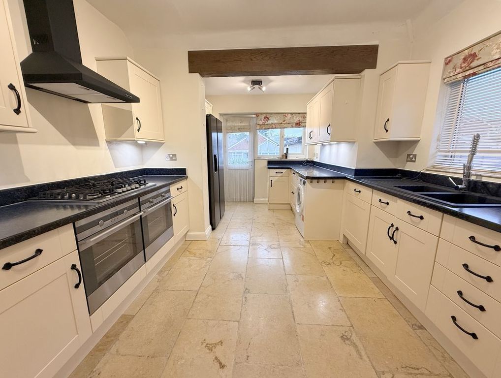 Property photo 2 of 14 Kitchen