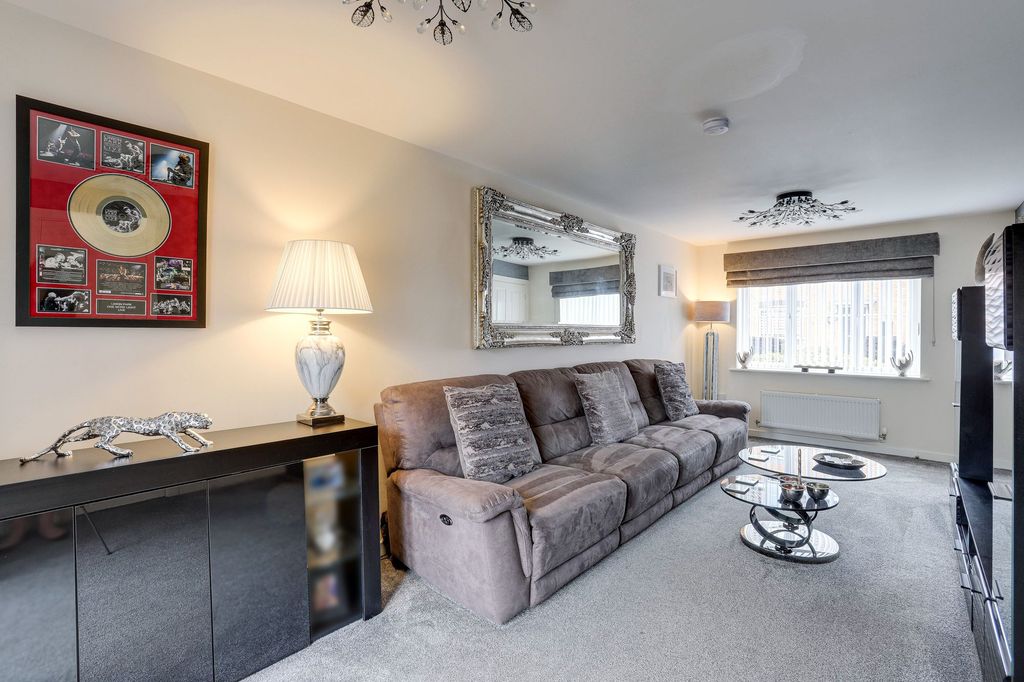 Property photo 3 of 24