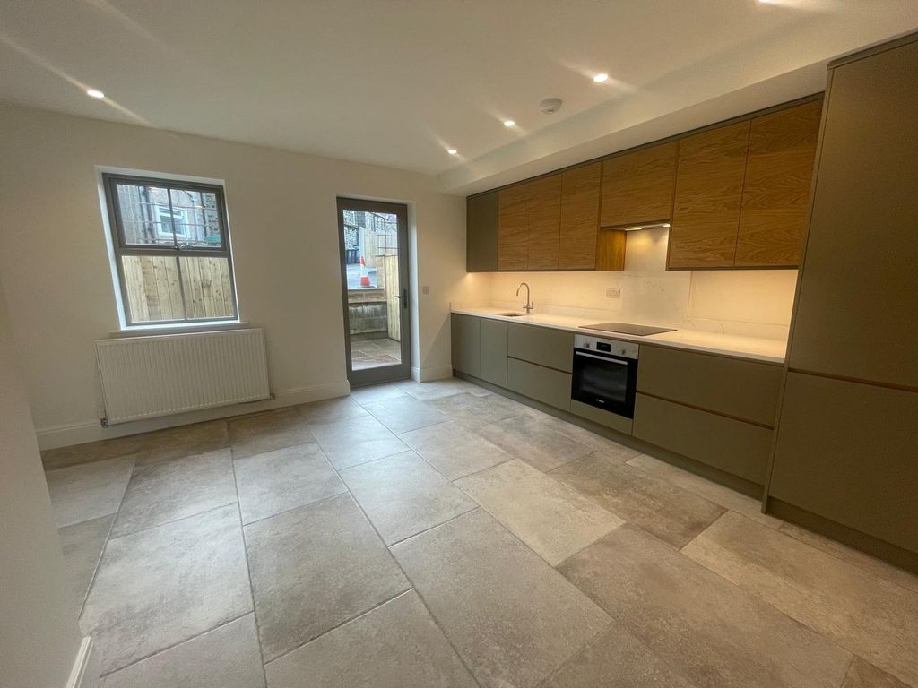 Property photo 2 of 23 Picture No. 06