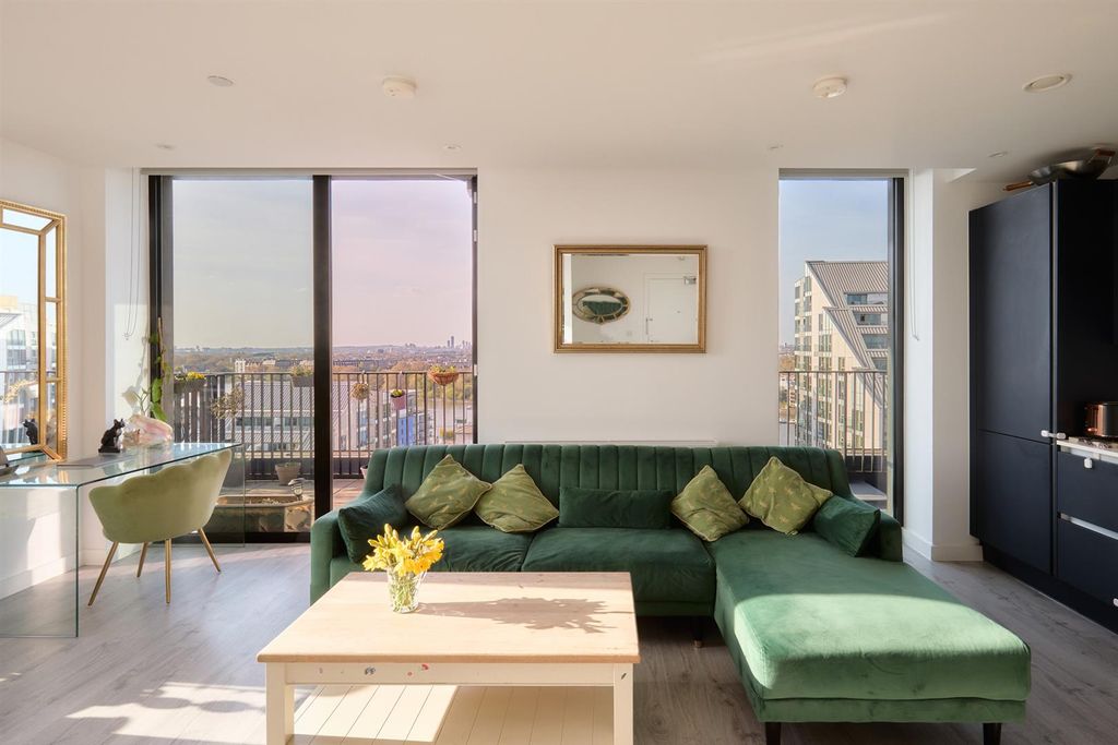 Property photo 2 of 31