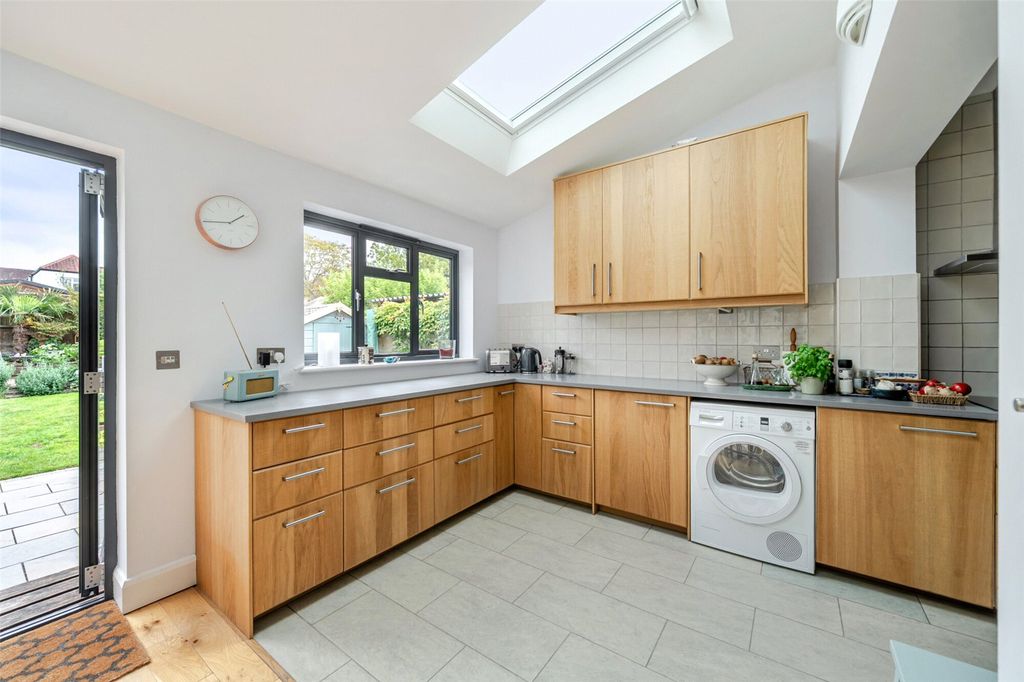 Property photo 2 of 21 Picture No. 09