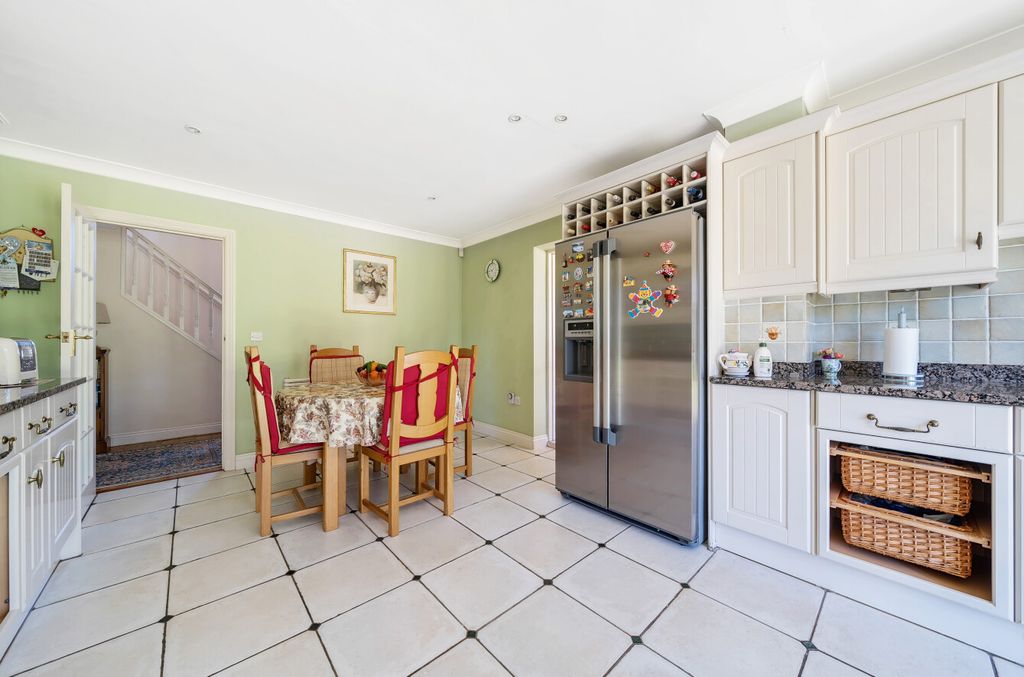 Property photo 3 of 12 1121417 (17).J...