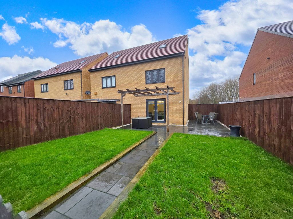 Property photo 2 of 19