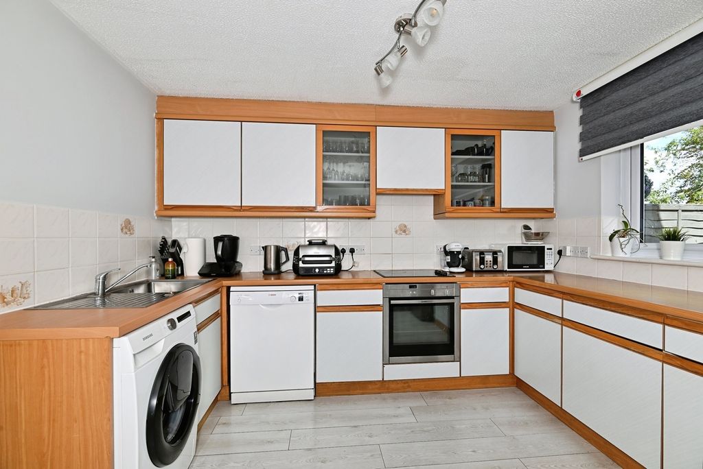 Property photo 2 of 16 Kitchen