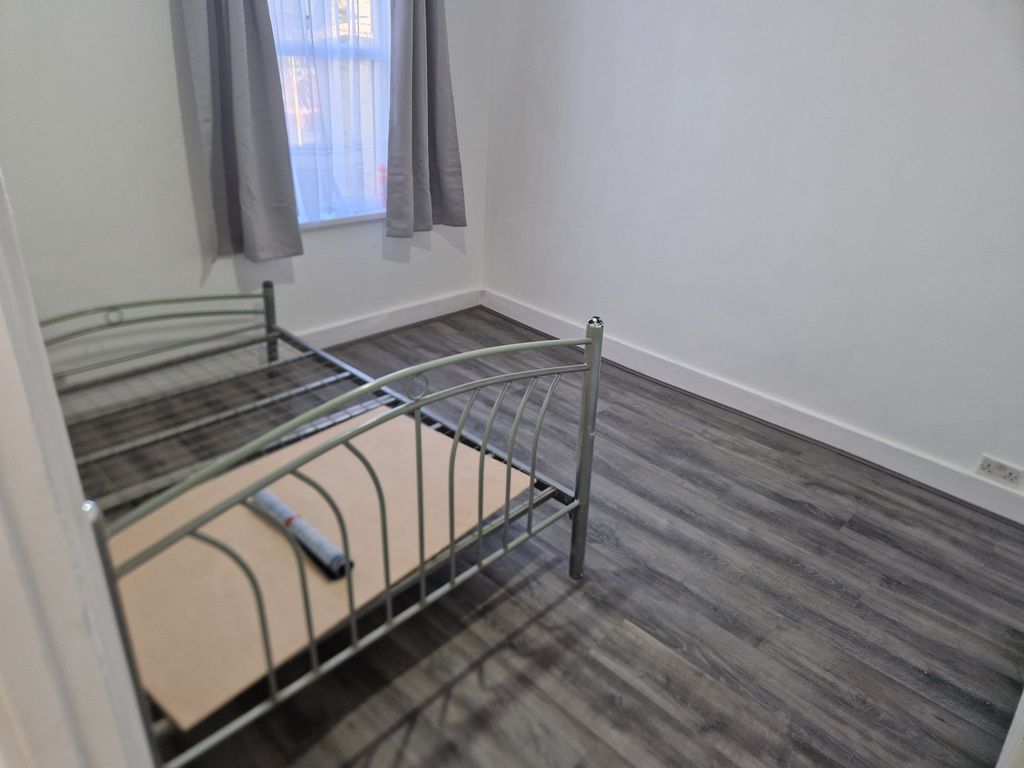 Property photo 1 of 7 Bedroom