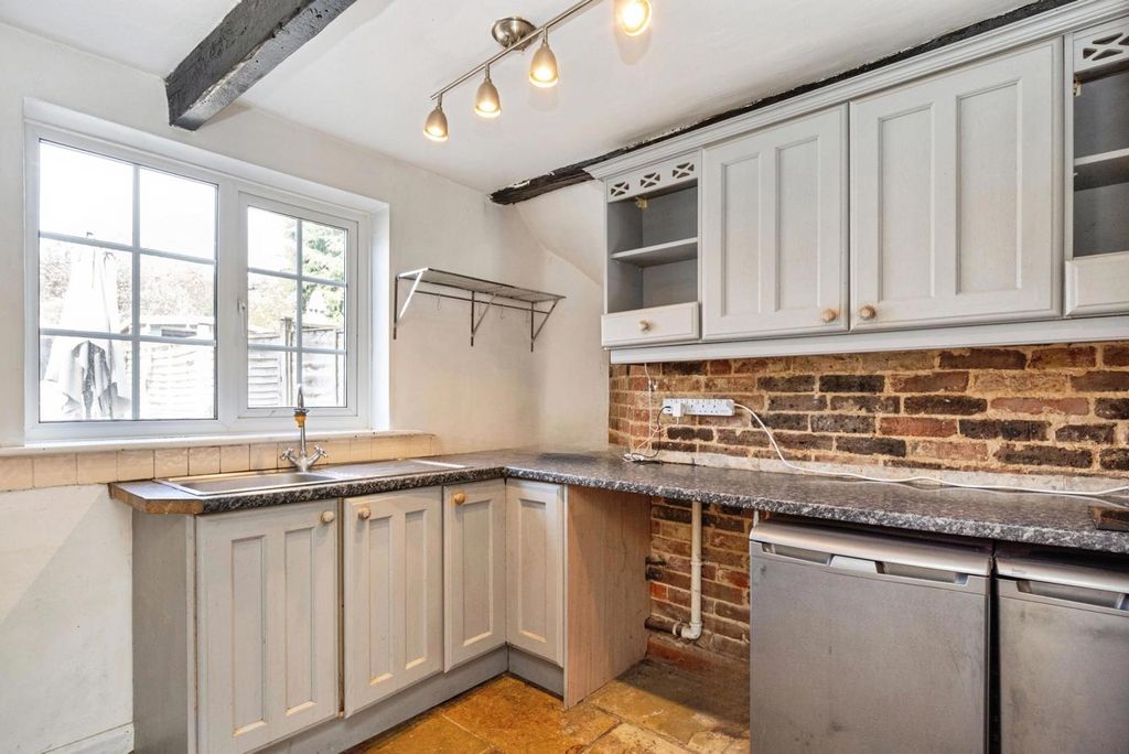 Property photo 3 of 17 Kitchen