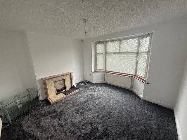 Property photo 3 of 8 Lounge