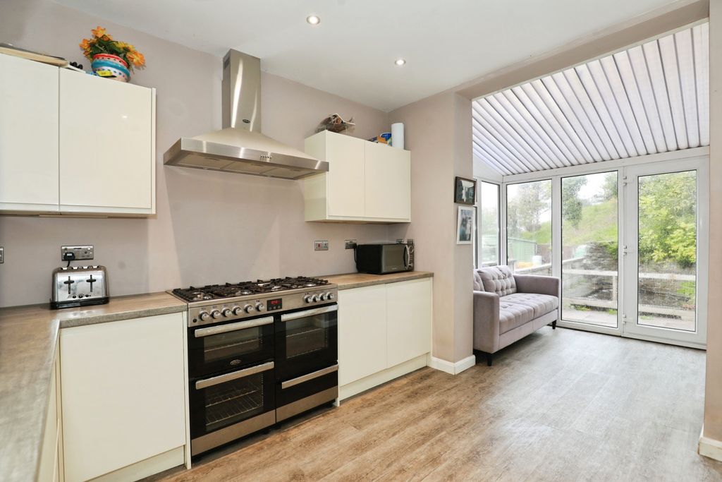 Property photo 2 of 20 Kitchen