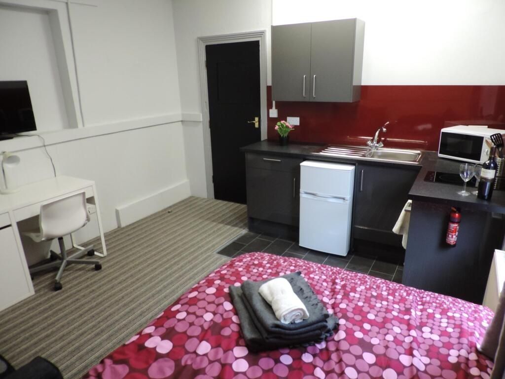 Property photo 2 of 4 Modern Studio With Integrated Kitchen And Desk...