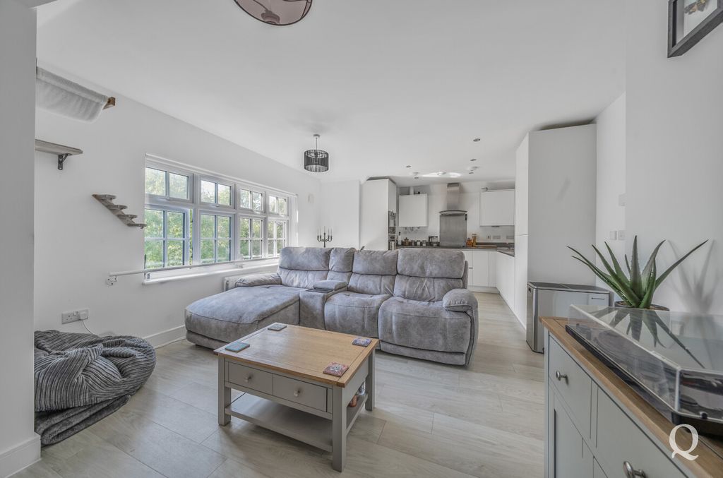 Property photo 3 of 20 605E3Afa-B5Db-4Ec...