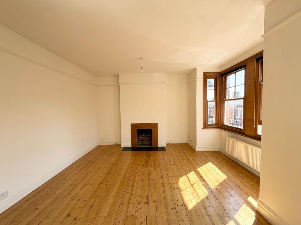 Property photo 2 of 9 Sittingroom1.Jpg