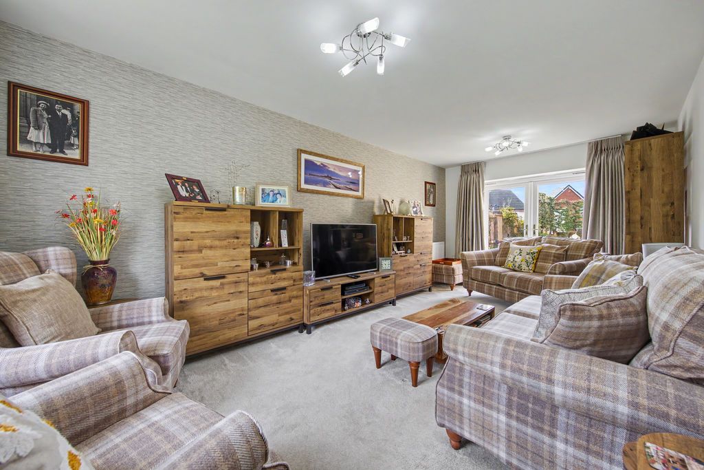 Property photo 2 of 31 Living Room