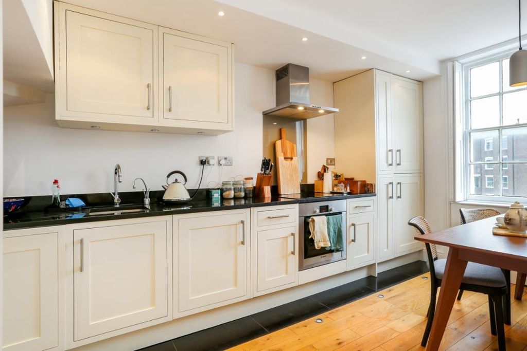Property photo 3 of 9 Kitchen