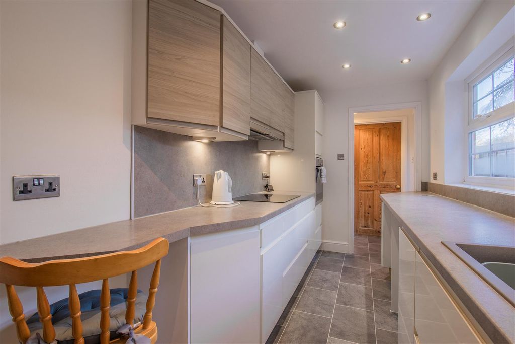 Property photo 2 of 26