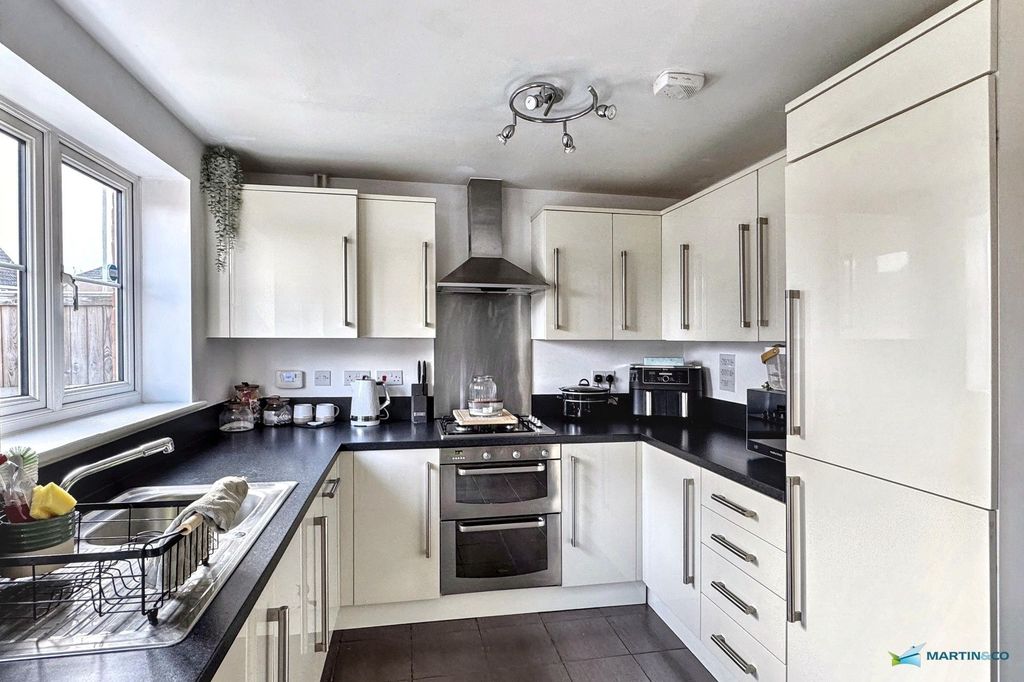 Property photo 3 of 20 Untitled Design (1)