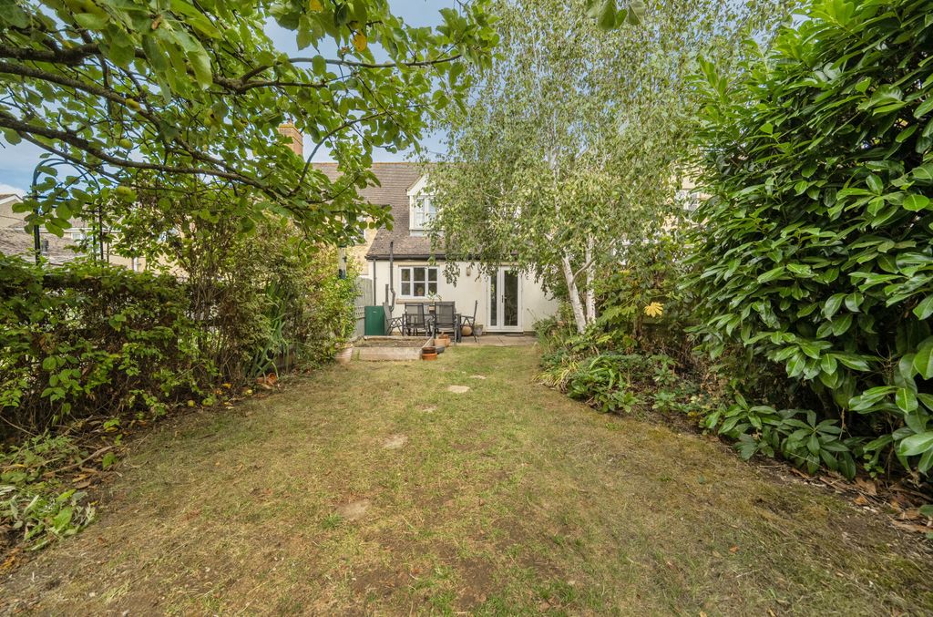 Property photo 2 of 17 Garden