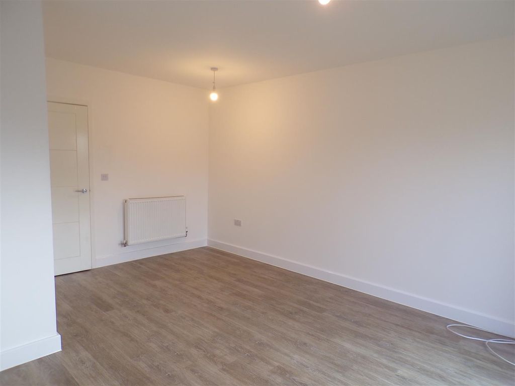 Property photo 3 of 9 Living Rom1.Jpg