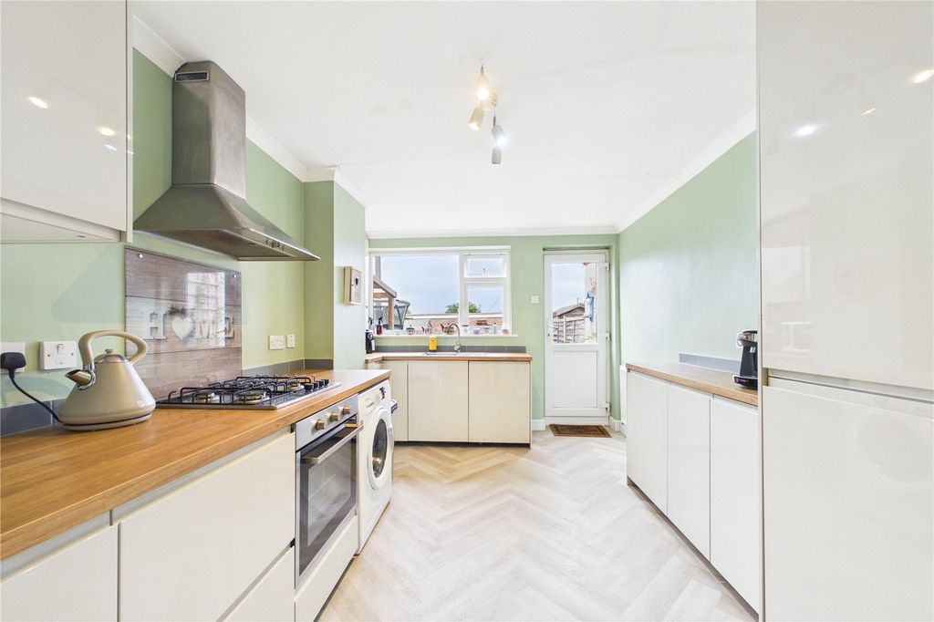 Property photo 2 of 13 Kitchen B'fast Room