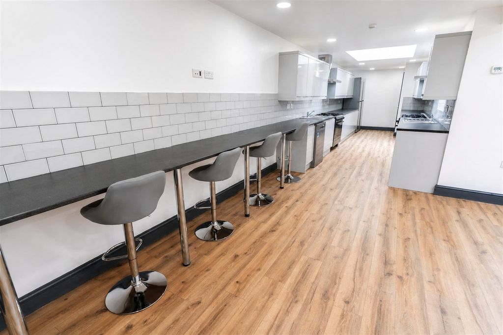 Property photo 1 of 19 Open Plan Kitchen/ L