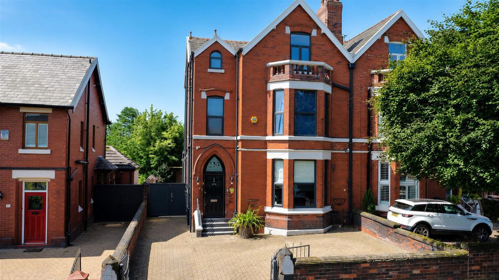 Property photo 1 of 40 Dentons Green Lane For Sale