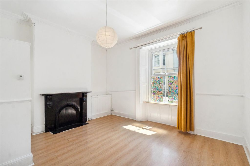 Property photo 2 of 6 Living Room