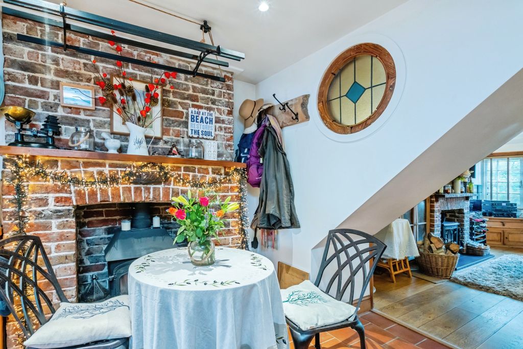 Property photo 3 of 20 Dining Area