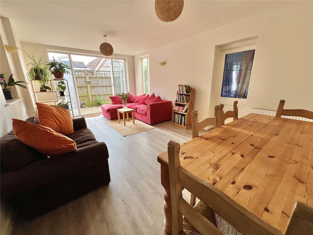Property photo 2 of 29 Picture No. 33