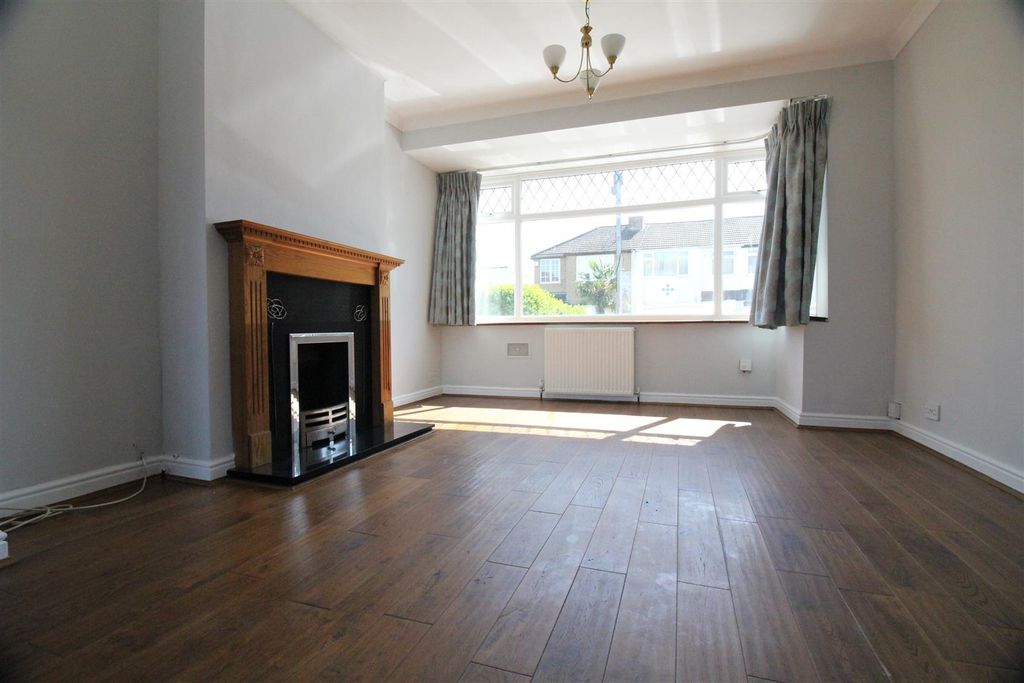 Property photo 3 of 9 0Fbfd57D-923A-4379-8C0F-Be9F9F6CC5D1.Jpeg