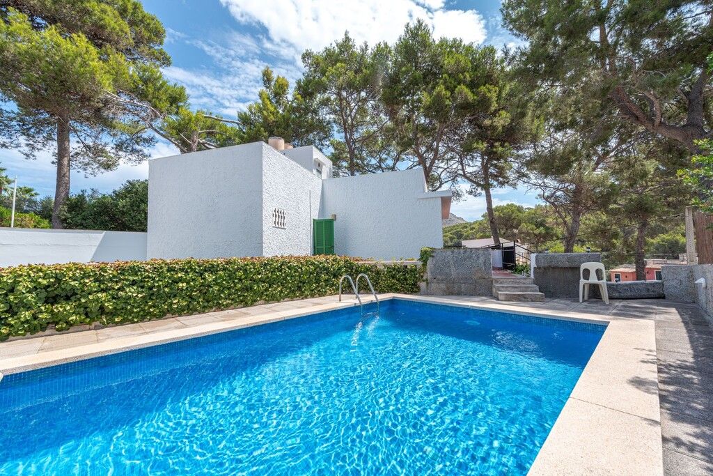 Property photo 1 of 18 Pool And Exterior (2).Jpg
