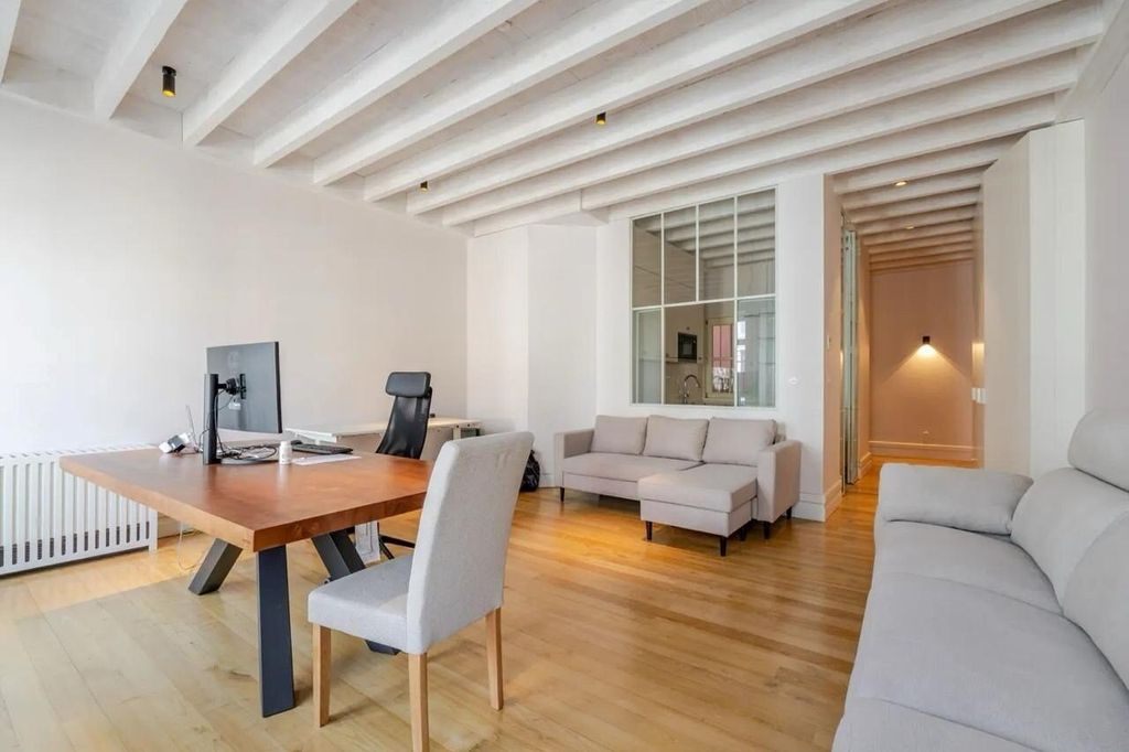 Property photo 1 of 15 Iconic 3-Bedroom Apartment In The Heart Of Porto I Golden Hour