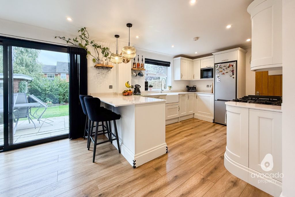 Property photo 2 of 30 5555373